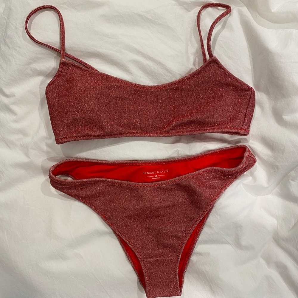 Kendall & Kylie bikini